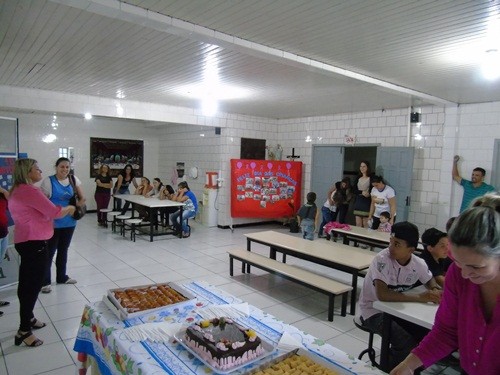 Coordenadora da Casa-Lar ganha festa surpresa — foto 4