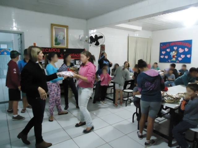 Senhora completa 80 anos e doa presentes a Casa-Lar — foto 5