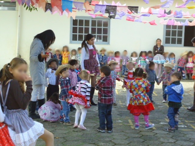 Arraial alegra crianças e adolescentes da Casa-Lar — foto 37
