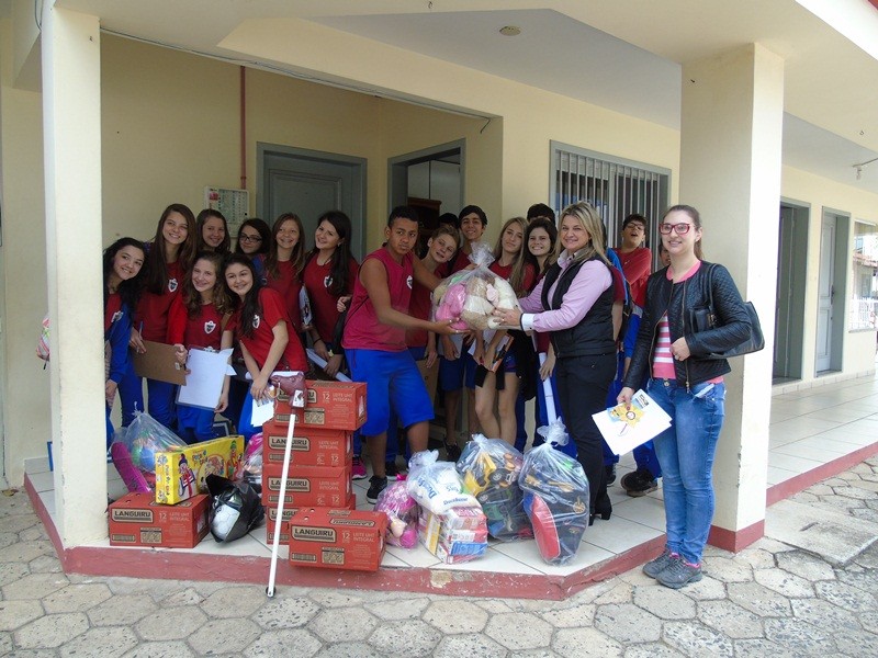 Estudantes de Siderópolis visitam Casa-Lar