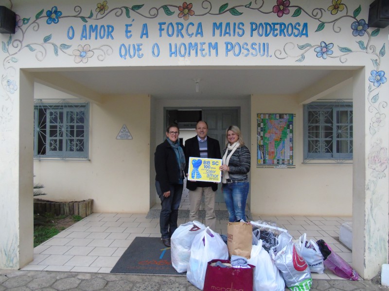 Casa Lar recebe doações