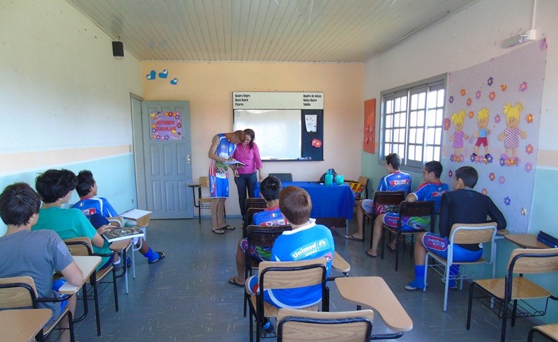 Atletas da Casa-Lar participam da oficina de Espanhol