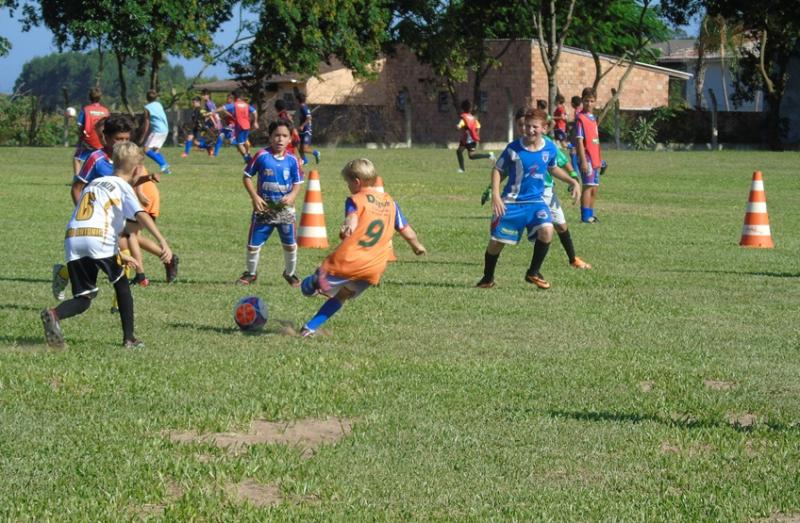 Escola de Futebol da Casa-Lar reinicia atividades — foto 5