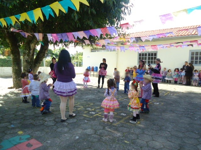 Arraial alegra crianças e adolescentes da Casa-Lar — foto 39