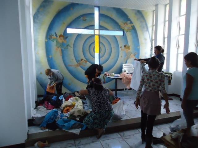 Casa-Lar realiza doação de roupas à comunidade — foto 4