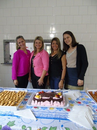 Coordenadora da Casa-Lar ganha festa surpresa — foto 5