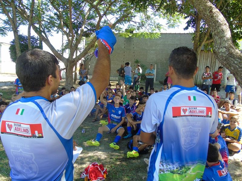 Escola de Futebol da Casa-Lar reinicia atividades — foto 11