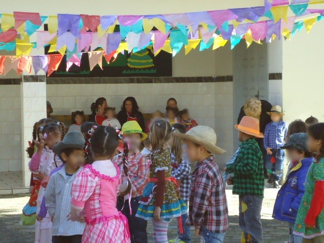 Arraial alegra crianças e adolescentes da Casa-Lar — foto 8