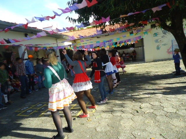 Arraial alegra crianças e adolescentes da Casa-Lar — foto 13