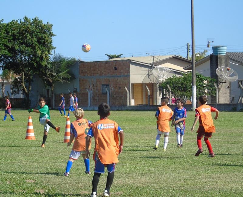 Escola de Futebol da Casa-Lar reinicia atividades — foto 7