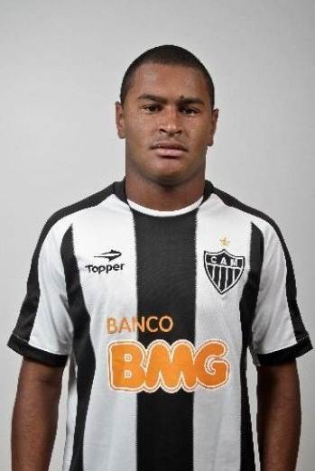 Jogador formado pela Casa-Lar ajuda o Galo atropelar o Timão e avançar para as quartas de final da Taça BH