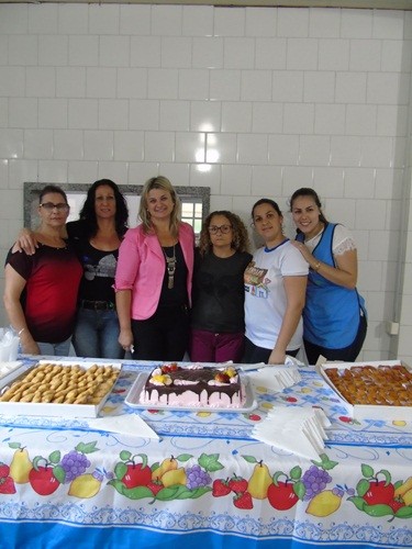 Coordenadora da Casa-Lar ganha festa surpresa — foto 6