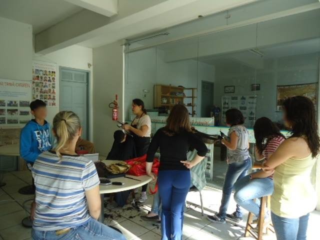Cabeleireira realiza trabalho voluntário na Casa-Lar — foto 2