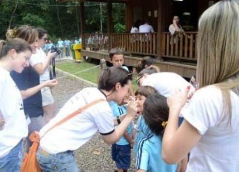 Além de lar, eles também precisam de atenção e carinho