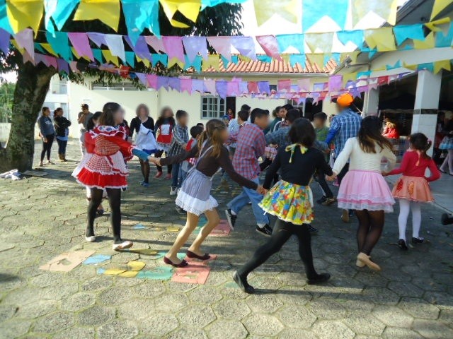 Arraial alegra crianças e adolescentes da Casa-Lar — foto 20