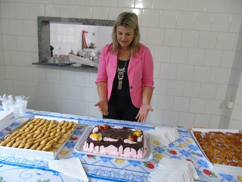Coordenadora da Casa-Lar ganha festa surpresa — foto 2