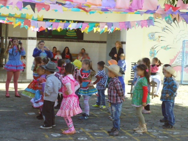 Arraial alegra crianças e adolescentes da Casa-Lar — foto 9