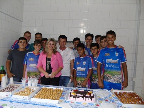 Coordenadora da Casa-Lar ganha festa surpresa — foto 8