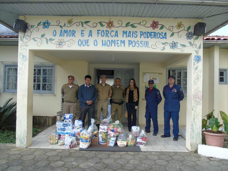 Casa-Lar recebe cestas básicas de gincana promovida pela Polícia Militar