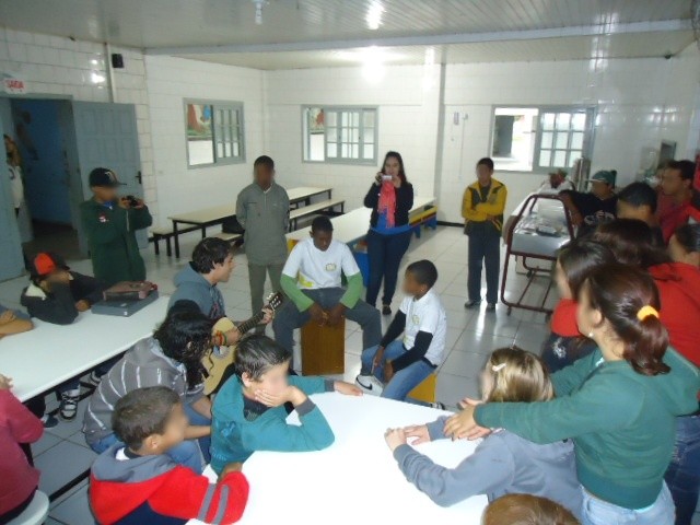 Integrantes da oficina de Ética e Cidadania da Casa da Fraternidade visitam a Casa-Lar — foto 4