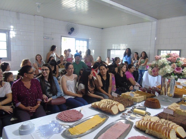 Adolescentes surpreendem no 1º Café Colonial da Casa-Lar — foto 11