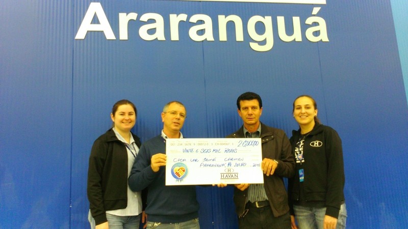 Casa-Lar Irmã Carmen recebe cheque de 26 mil da Campanha Troco Solidário Havan
