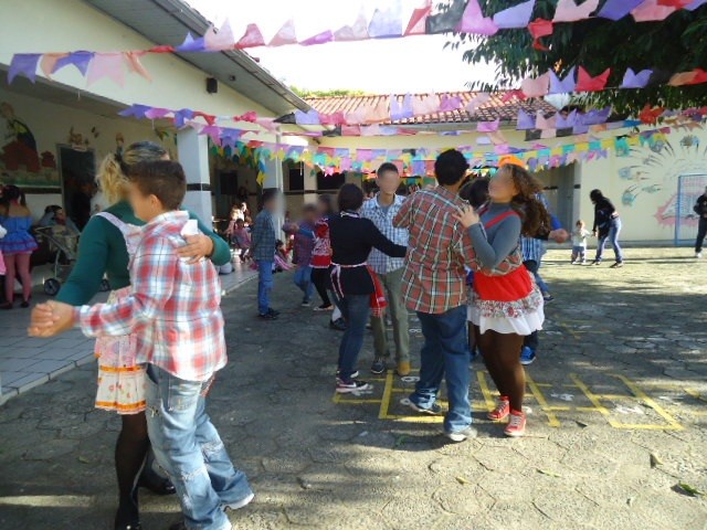 Arraial alegra crianças e adolescentes da Casa-Lar — foto 18