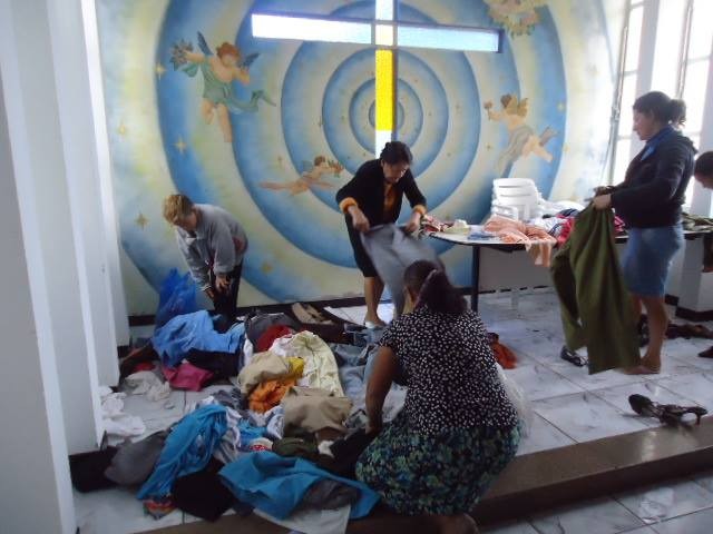 Casa-Lar realiza doação de roupas à comunidade — foto 2